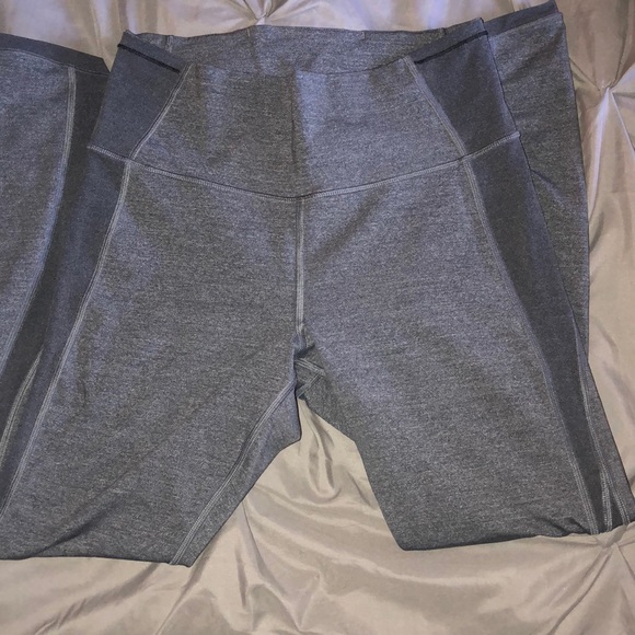 Never worn Lululemons size 8 - Picture 3 of 5